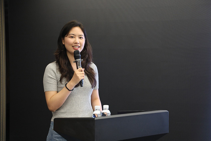 Zhang Wenxuan a prononc&eacute; un discours au nom de l'Universit&eacute; de technologie de Wenzhou.