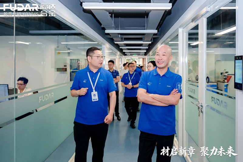 Wang Dawu visite les bureaux de l'Institut