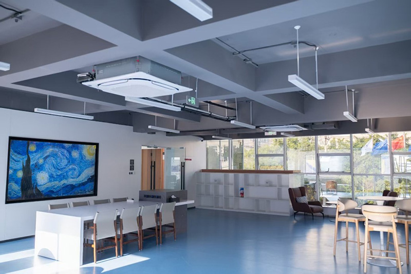 Environnement de bureau à l'Institut Fuda des mat&eacute;riaux avanc&eacute;s