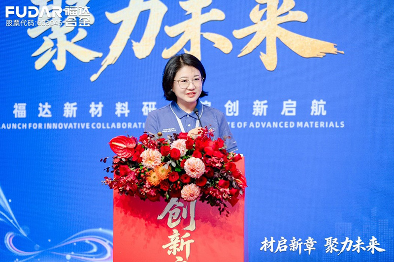 Chen Qiongqiong pr&eacute;sente la structure organisationnelle de l'Institut