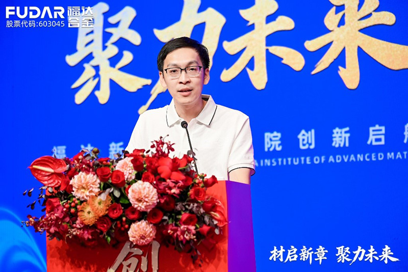 L'orateur invit&eacute; Wang Zhongnan prononce un discours