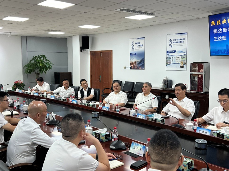 Guo Manjin prend la parole lors de la réunion Guo Manjin prend la parole lors de la réunion